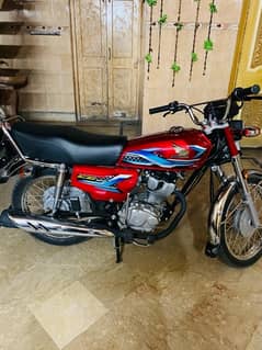 Honda 125 new condition only 700 km chala ha