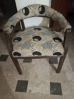 dining chair in mint condition 0