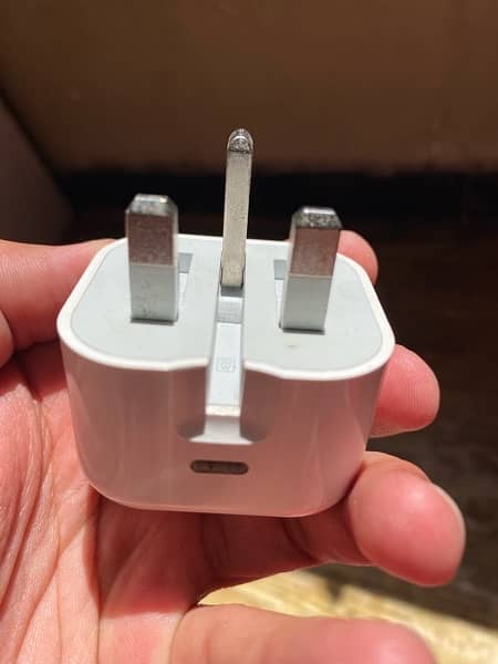 iPhone 20 watt charger 0