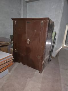 100 percent Steel wardrobe in good condition