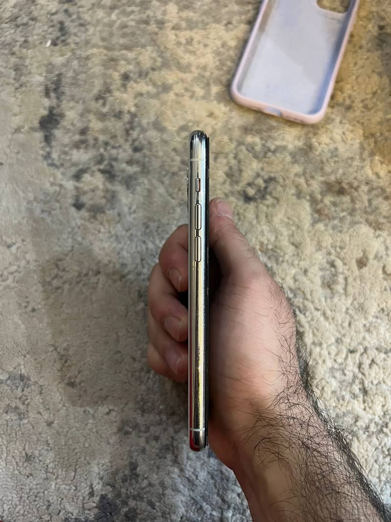 iPhone 11 Pro 256 GB PTA Approved in 9.5/10 condition 3