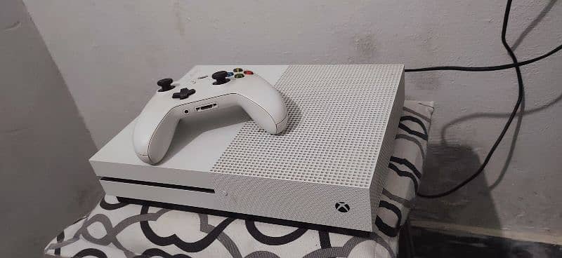 xbox one s 1tb new condition 2