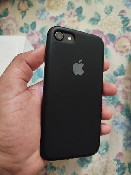 iphone 7 128gb pta approved condition 9.5/10 with box 1