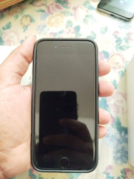 iphone 7 128gb pta approved condition 9.5/10 with box 3