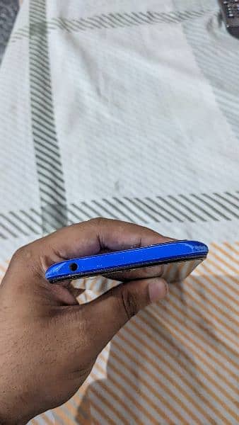 redmi 9c 62gb (condition) {10/7,}all ok pannel ka side ma lines ha 1