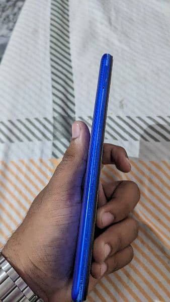 redmi 9c 62gb (condition) {10/7,}all ok pannel ka side ma lines ha 5