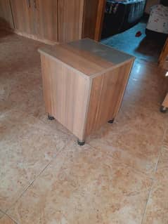 DINING TABLE AND SITTING BOX 0