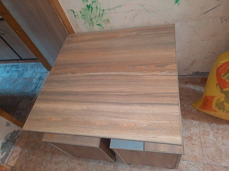 DINING TABLE AND SITTING BOX 5