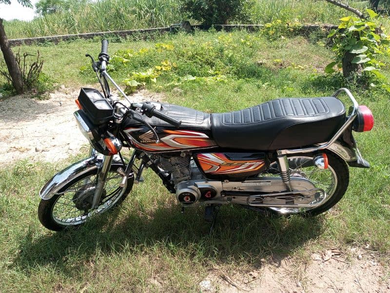 Honda CD125 2022 Model. . . . 14000 KM All . . 10/10 2