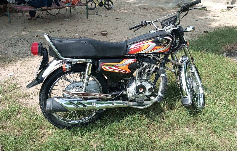 Honda CD125 2022 Model. . . . 14000 KM All . . 10/10 4