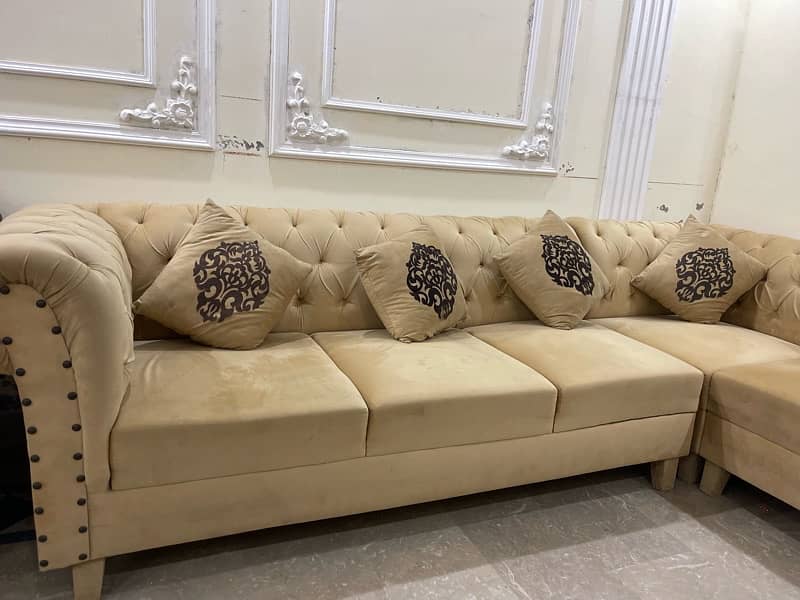 L-Shaped sofa with 9 years Molty foam warranty 1