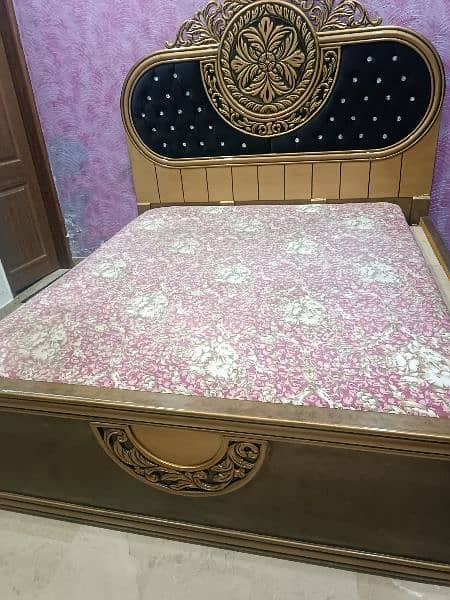 Modern Bed Set King Size like new Full Lush 8