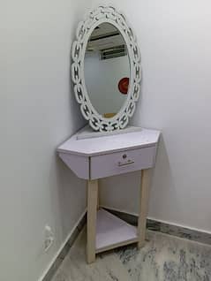 Corner Table with Mirror