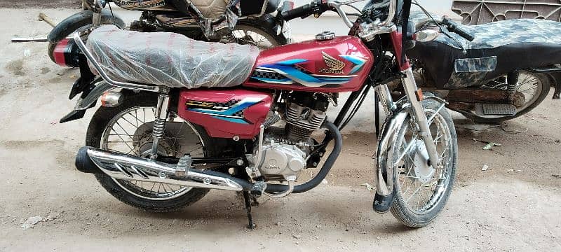 Honda 125 2024 red colour 2