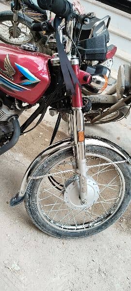 Honda 125 2024 red colour 4