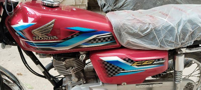 Honda 125 2024 red colour 5