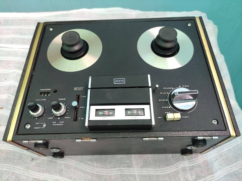 sanyo spool player in good condition all OK but awaz nai dy raha 6