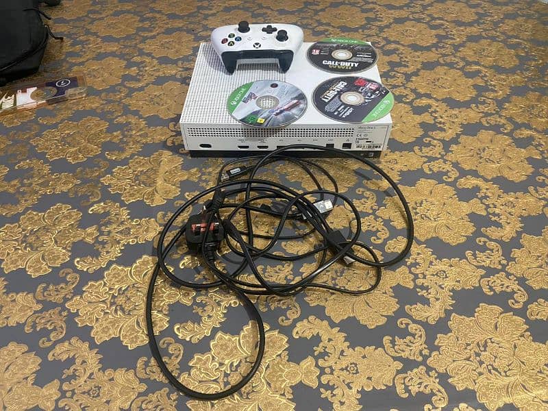 x box one s   1TB 5