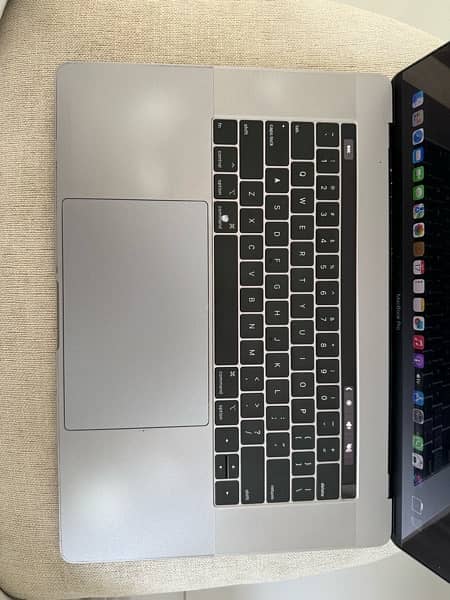 MACBOOK PRO 2018 15 inches 2