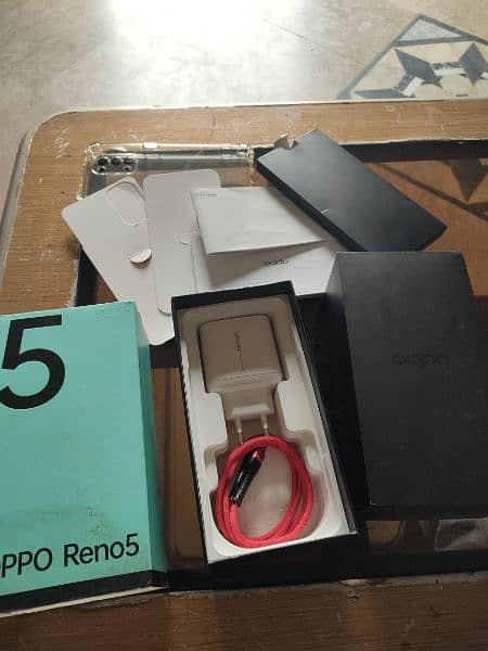 OPPO Reno 5 in fantasy sliver color 0