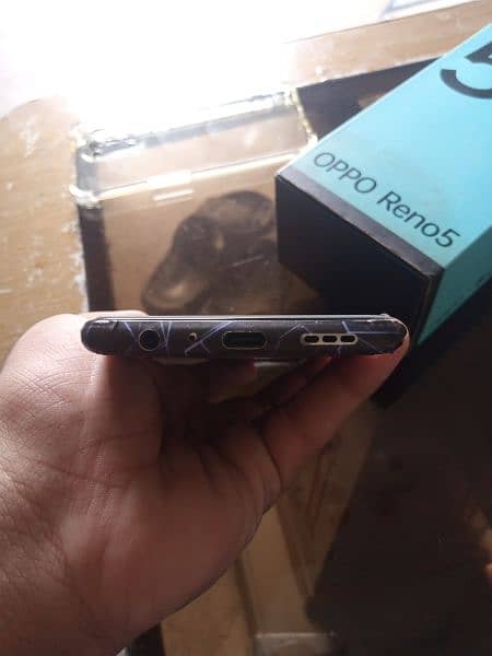 OPPO Reno 5 in fantasy sliver color 6