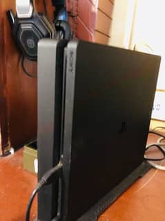 PS4 Slim 1tb, 2 Controllers, 5 CDs, Negotiable