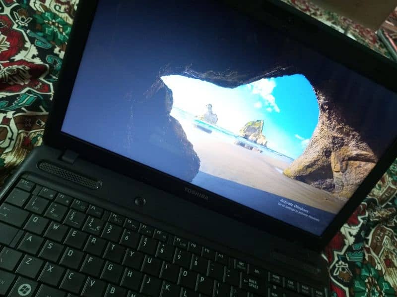 Toshiba 4/300 gb i3 laptop almost new 0