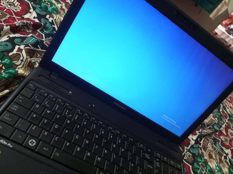 Toshiba 4/300 gb i3 laptop almost new 1