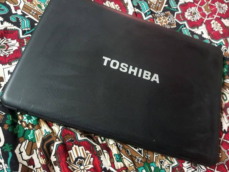 Toshiba 4/300 gb i3 laptop almost new 2