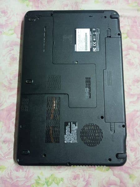 Toshiba 4/300 gb i3 laptop almost new 3