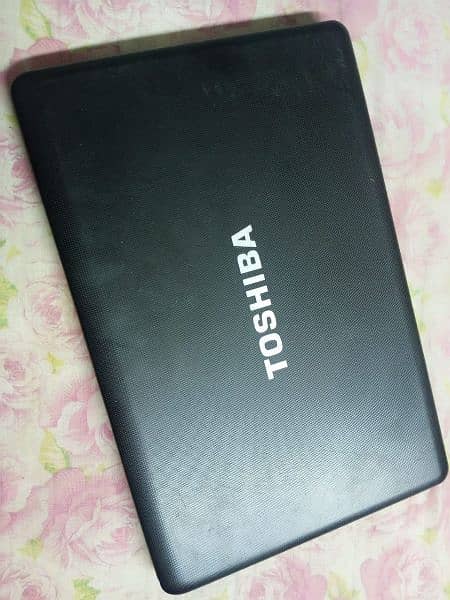 Toshiba 4/300 gb i3 laptop almost new 6