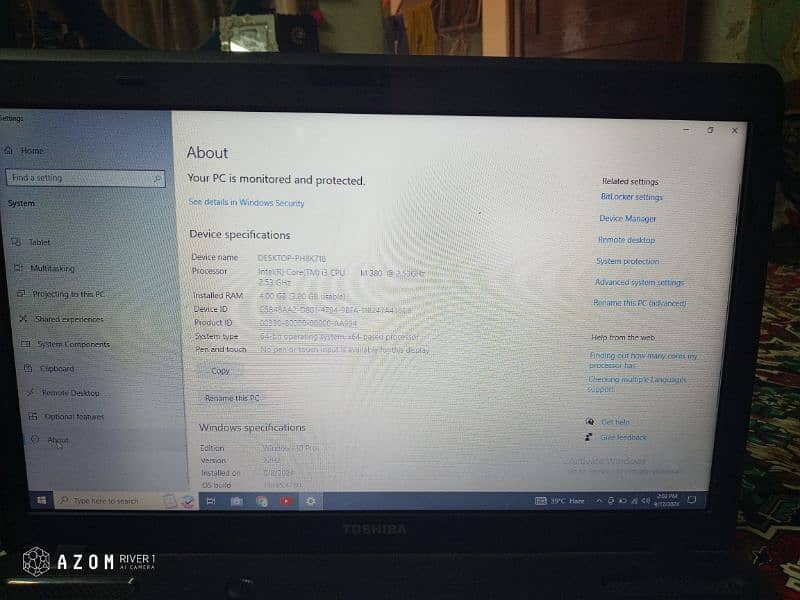 Toshiba 4/300 gb i3 laptop almost new 7