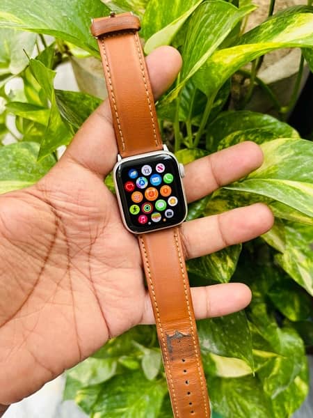 apple watch series 4 silver edition urgent sale 3