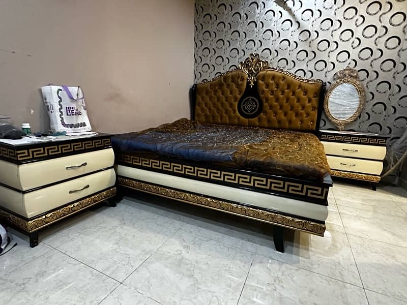 Queen-Size Bed Set 0