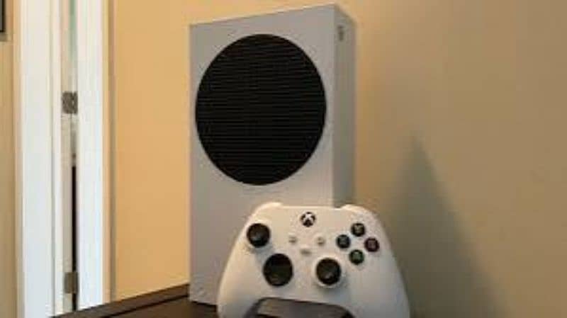 Xbox Series S, 2 Controllers and charging dock 1