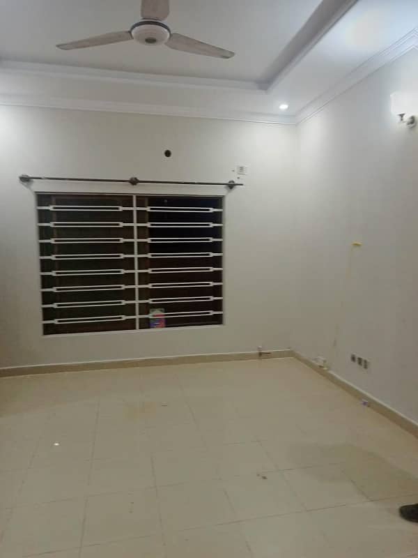 10 Marla Lower Portion Available For Rent in BAHRIA TOWN Ph;3 Rawalpindi 3