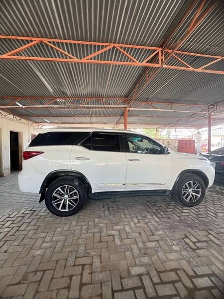 Toyota Fortuner 2017 4