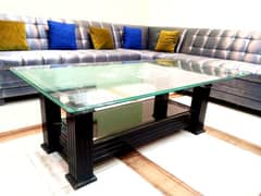 Central table (4.5×2.5 ft)