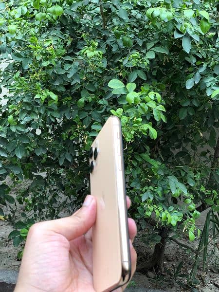 iphone 11 pro 4