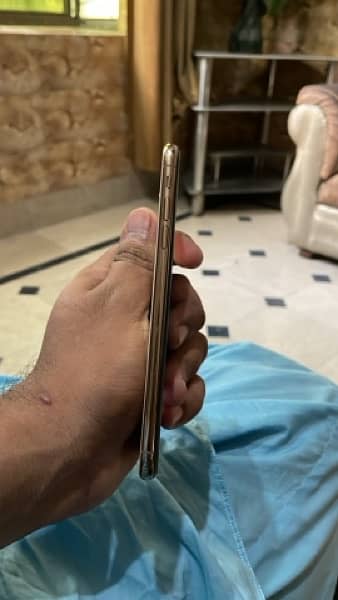 iPhone Xs max 64 Factory unlock non pta Physical Sim, use eSIM, no use 2