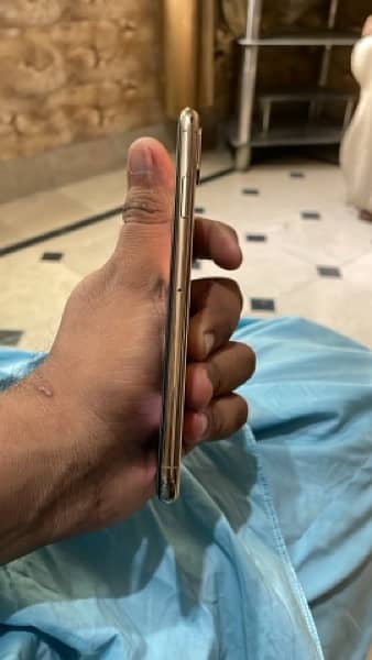 iPhone Xs max 64 Factory unlock non pta Physical Sim, use eSIM, no use 3