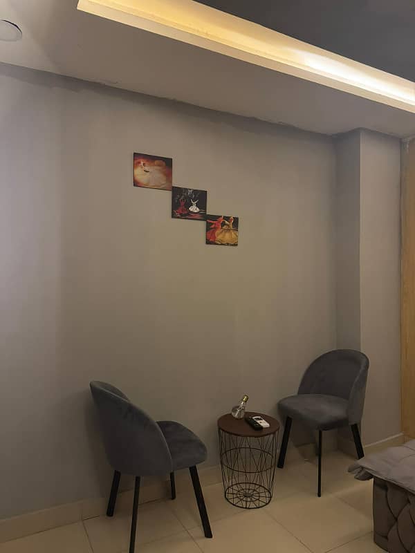 Studio Furnished Appartment Available in civic center par day 2