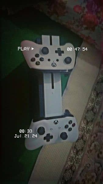 Xbox one s 1tb with 2 controllers 2