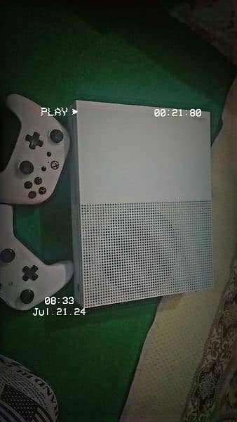 Xbox one s 1tb with 2 controllers 5