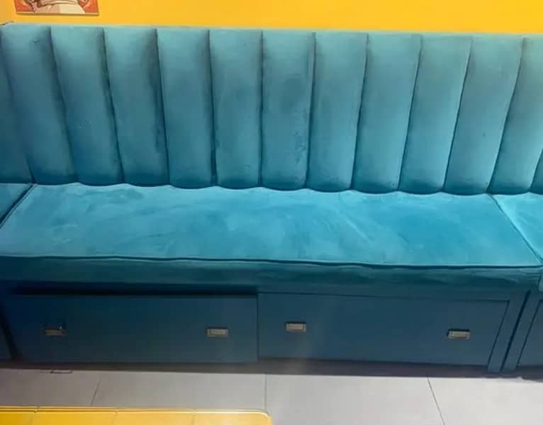 4 seater sofa Brand new 0