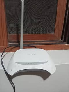 TP Link router with free wire