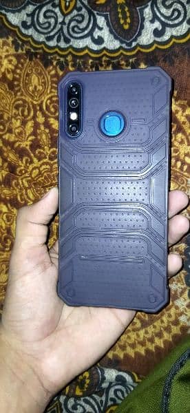 Infinix Hot 8 4/64 in Excellent condition. 2