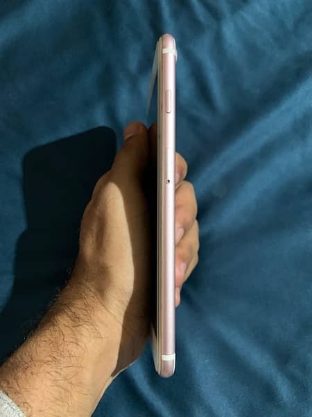 iPhone 7 Plus  used condition 10/09 (30,000) 4