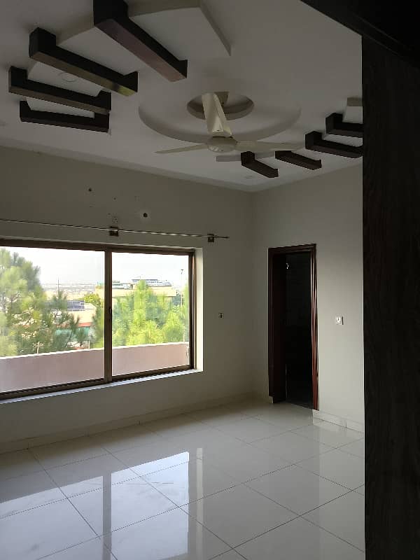 Prime Location House Portion Available For Rent in Dha-2 6