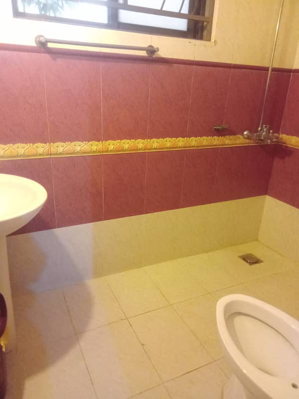 1 Kanal Outstanding 2 Bedroom Lower Portion In Model Town G Block Near DPS School 1